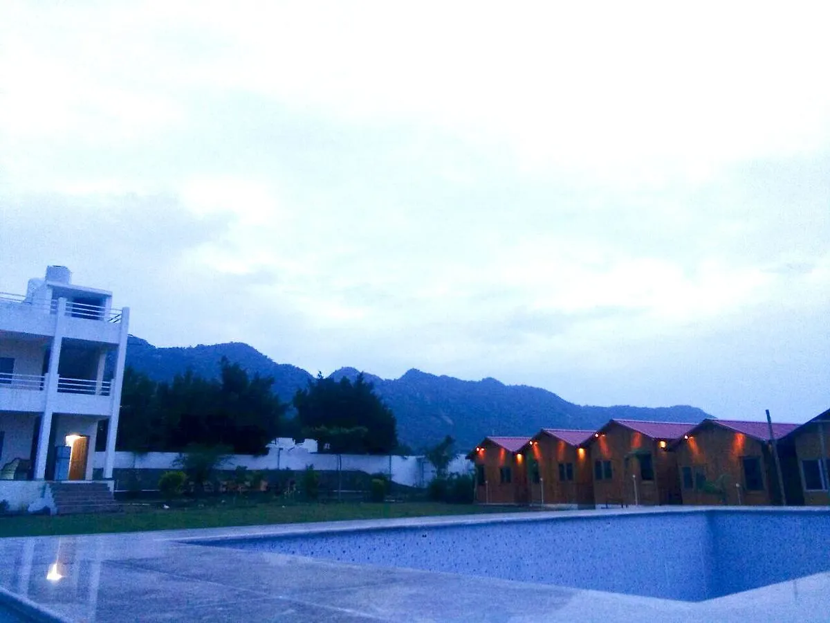 Resort Hotel The Rustic Pines Udaipur